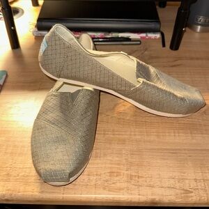 Toms shoes